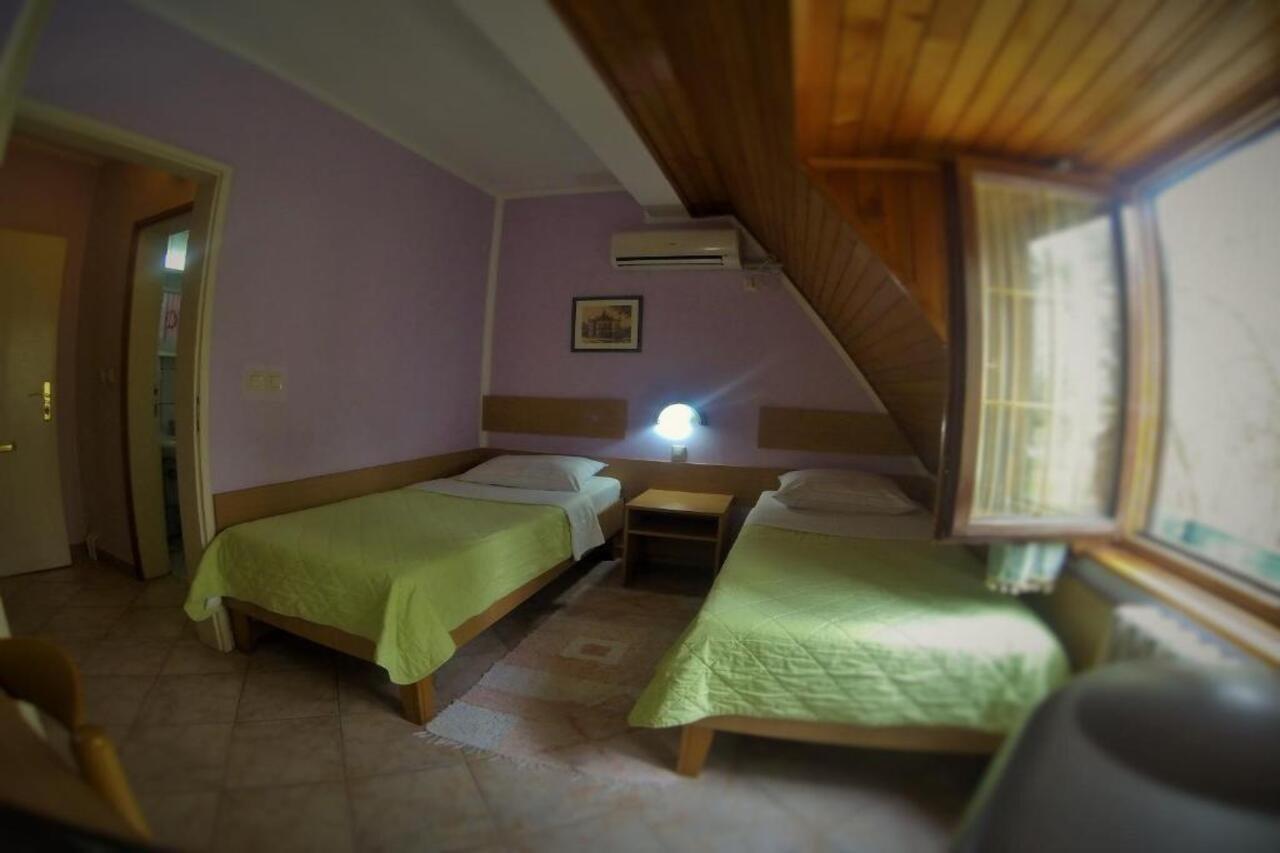 B&B Villa Evandjelina Sremska Kamenica 외부 사진
