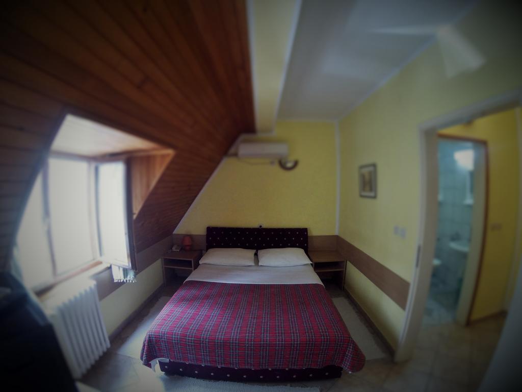 B&B Villa Evandjelina Sremska Kamenica 외부 사진