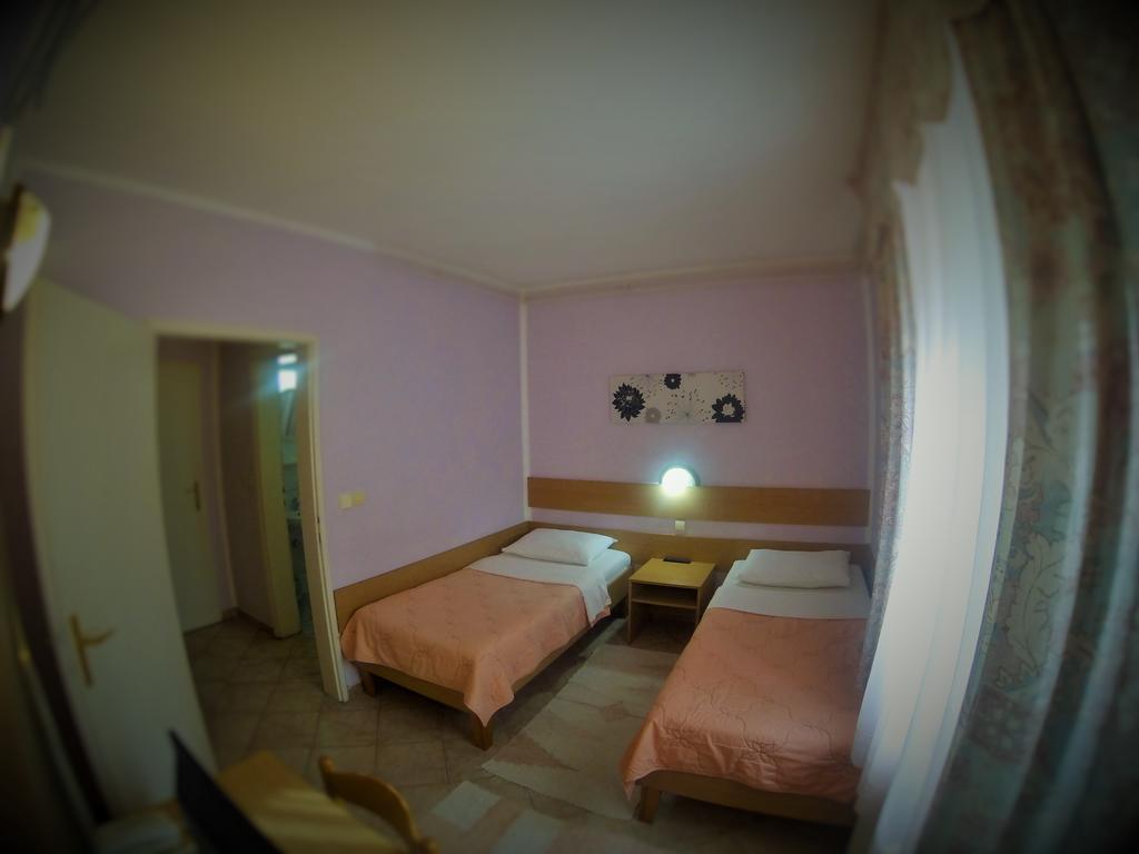 B&B Villa Evandjelina Sremska Kamenica 외부 사진